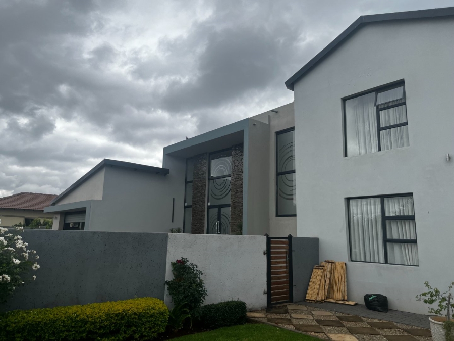 To Let 6 Bedroom Property for Rent in Seasons Lifestyle Estate North West